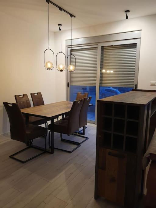 Beautiful Apartment In Tivat Eksteriør bilde